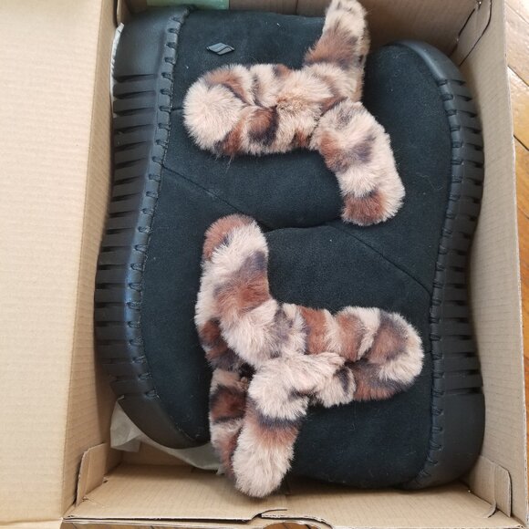 Sketchers Women's Relaxed Fit Size 8 Faux Fur Lined Boots - Picture 3 of 7